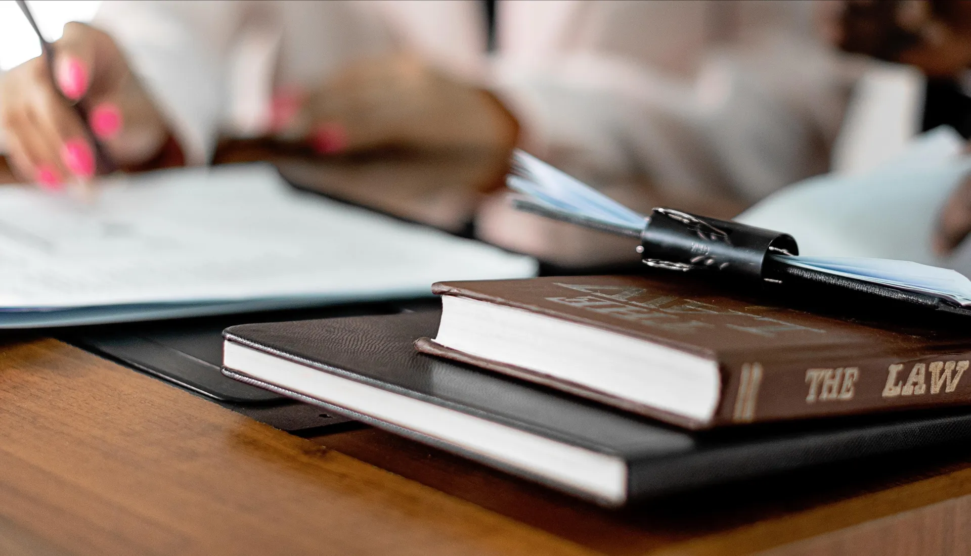 Taxa de solidaritate în contextul crizei energetice - prieten, inamic ori complice?